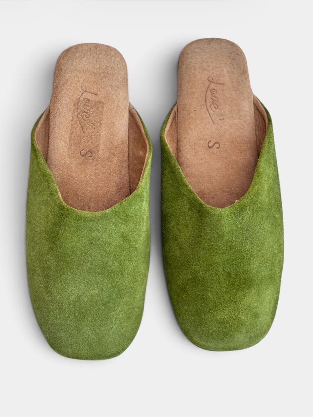 Love 41 Saddleback Leather Green Suede Slip-On Shoes Size S